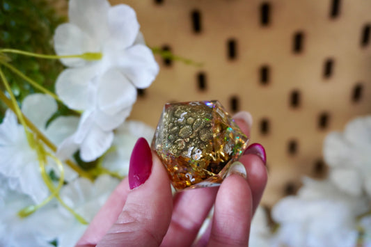 Dragons gold, green gold D20 chunk