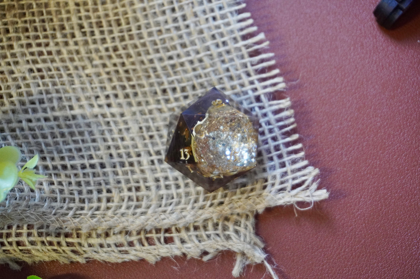 Gold treasure geode D20 chunk