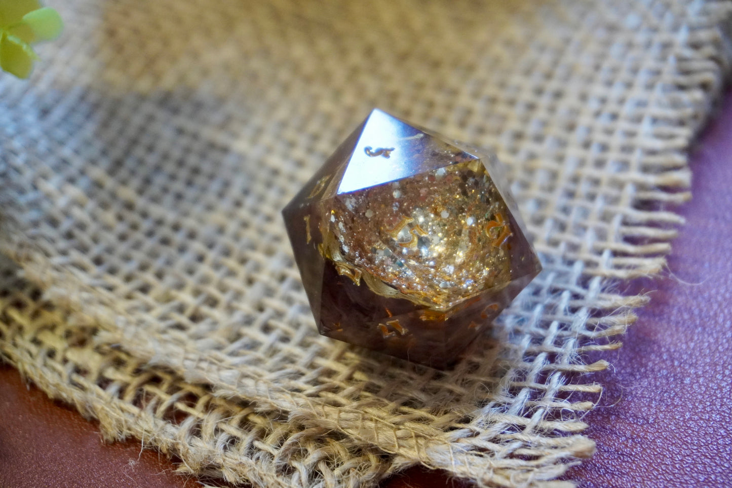Gold treasure geode D20 chunk